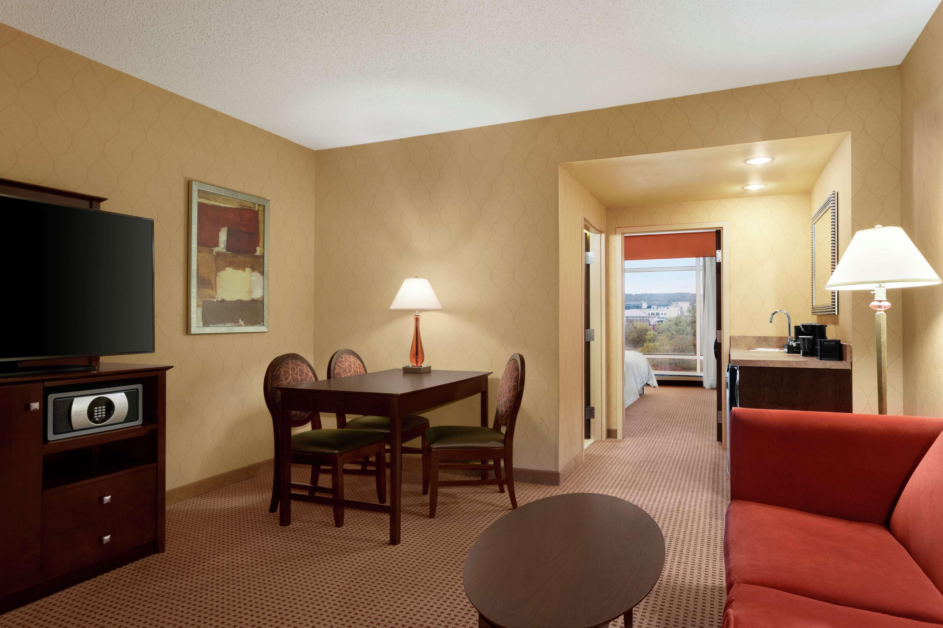 Embassy Suites Huntsville Esterno foto